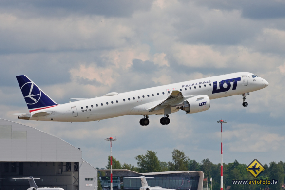 Embraer 195 E2 STD (ERJ-190-400STD)