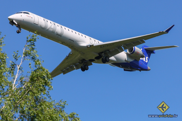 Bombardier CRJ-900LR (CL-600-2D24)
