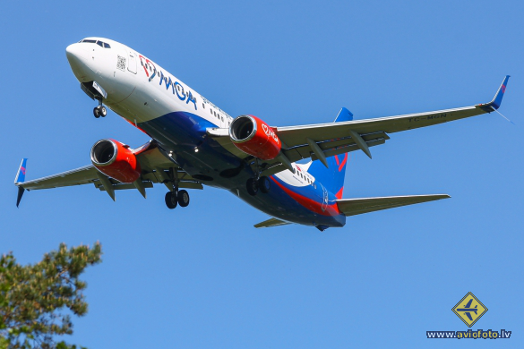 Boeing 737-8S3