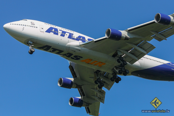 Boeing 747-422