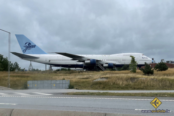 Boeing 747-212B