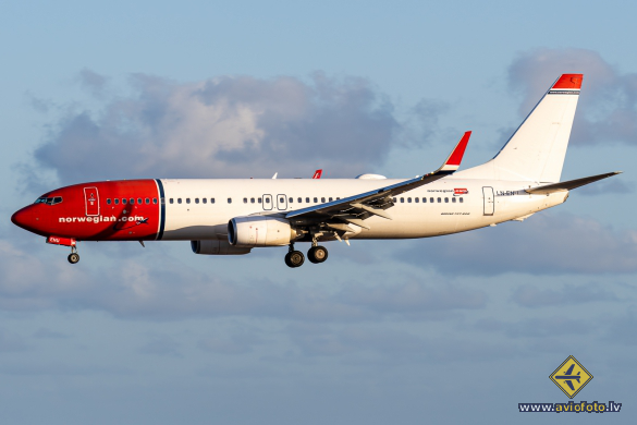 Boeing 737-8JP