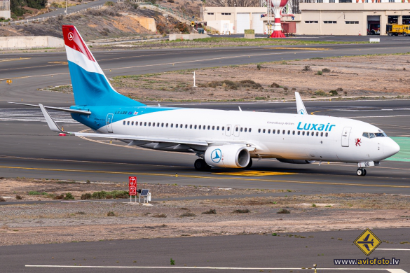 Boeing 737-86J