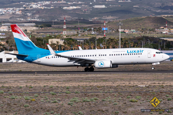 Boeing 737-8C9