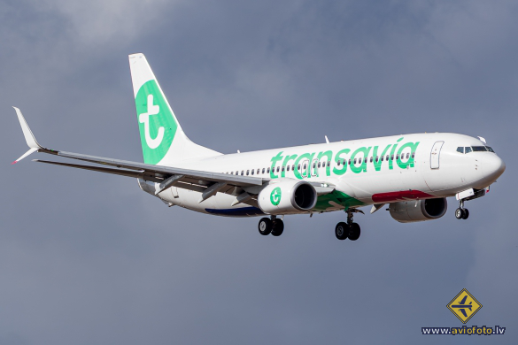 Boeing 737-8K2