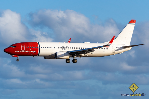 Boeing 737-8JP