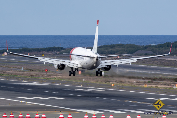 Boeing 737-8JP
