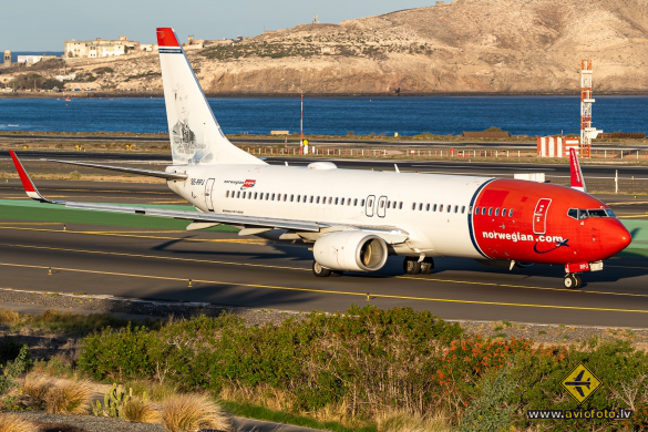 Boeing 737-8JP