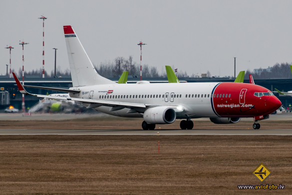 Boeing 737-8JP