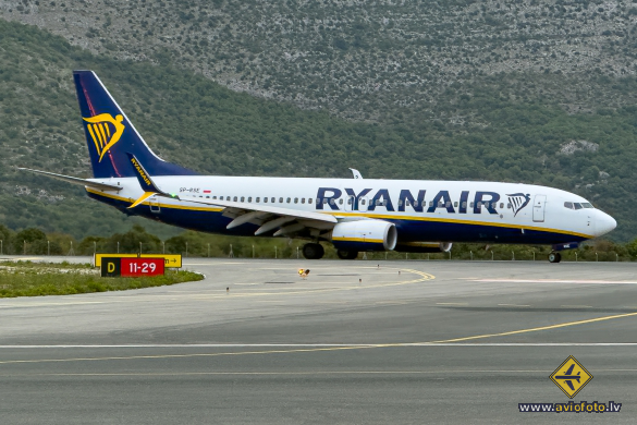 Boeing 737-8AS