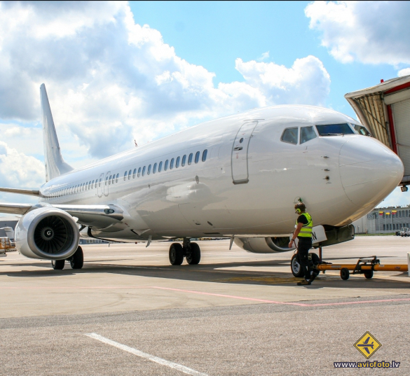 Boeing 737-83N