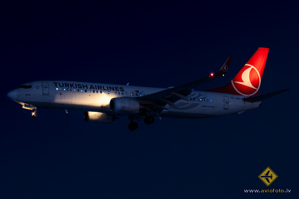 Boeing 737-8F2