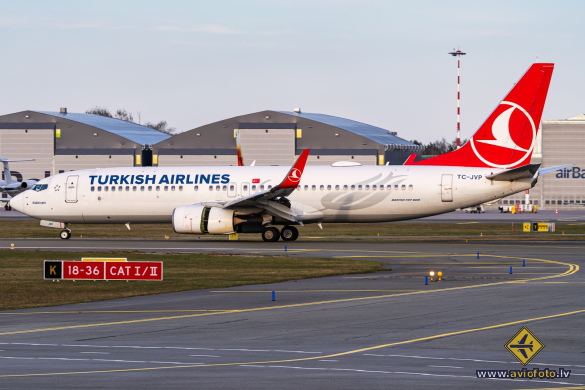 Boeing 737-8F2