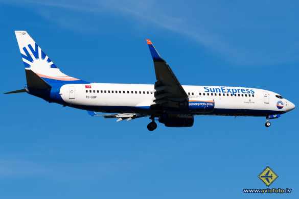 Boeing 737-8AS
