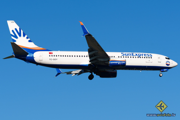 Boeing 737-8HC