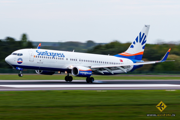 Boeing 737-82R