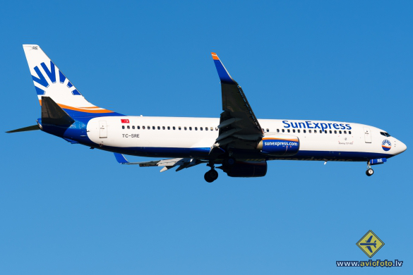 Boeing 737-8JP