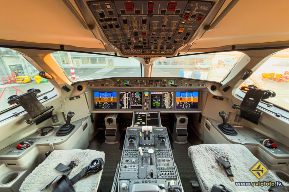 Airbus A220-300