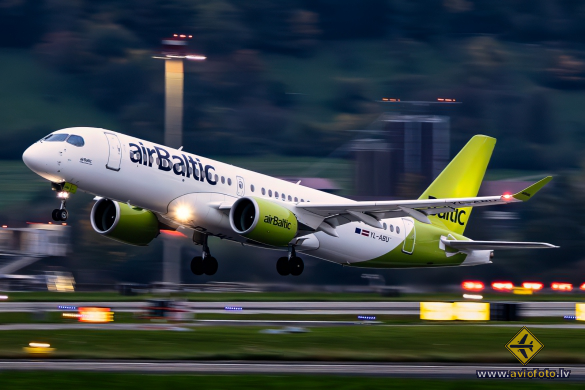 Airbus A220-300