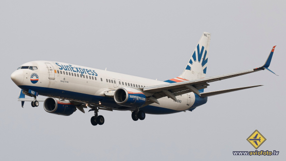 Boeing 737-8HC
