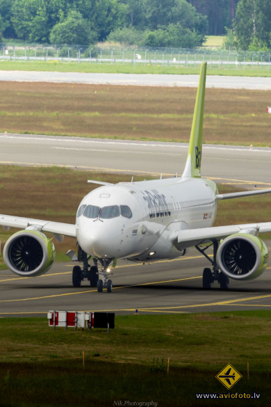 Airbus A220-300