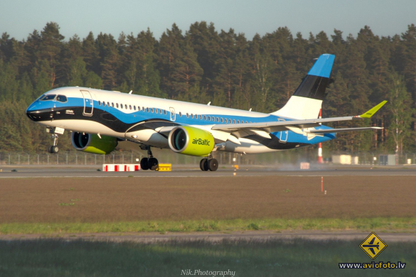 Airbus A220-300