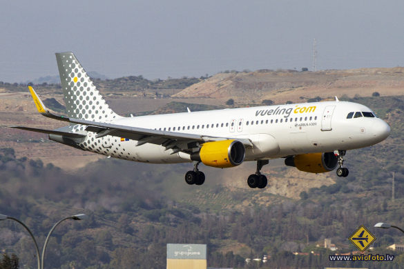 Airbus A320-214