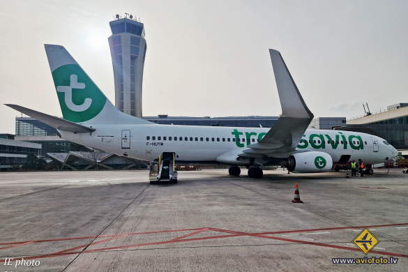Boeing 737-86N