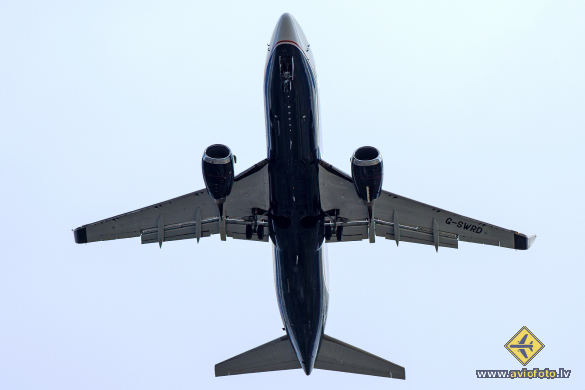 Boeing 737-3L9