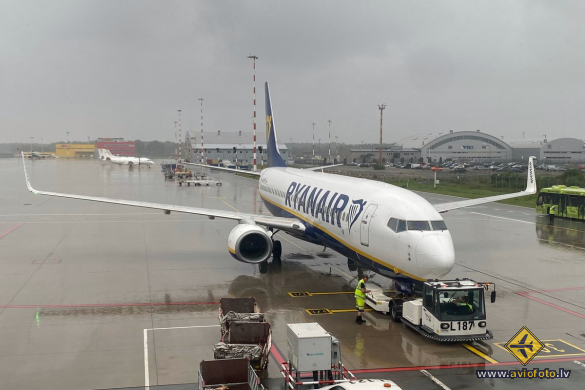 Boeing 737-8AS