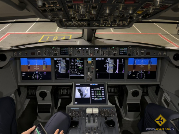 Airbus A220-300