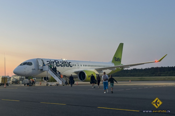 Airbus A220-300