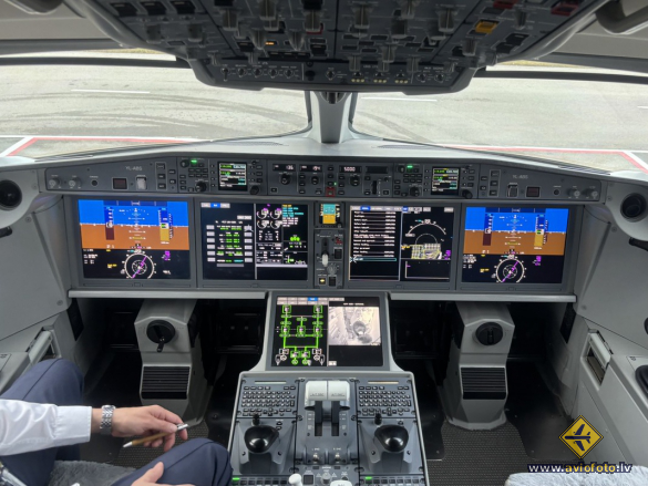 Airbus A220-300