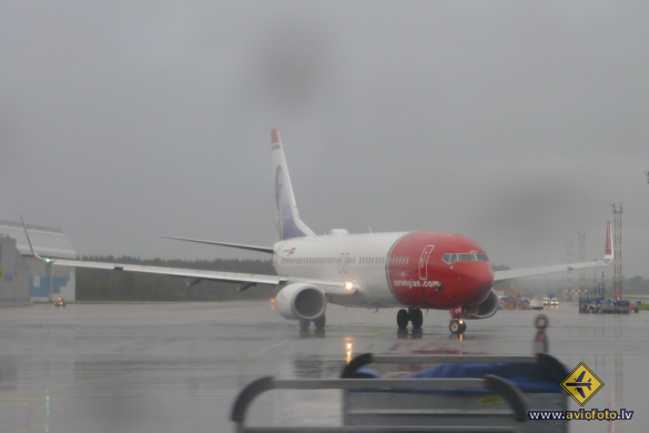 Boeing 737-8JP