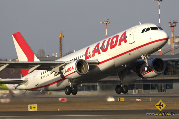 Airbus A320-214