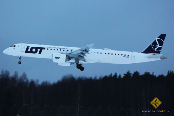 Embraer 195 E2 STD (ERJ-190-400STD)