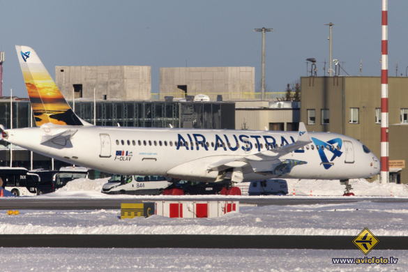 Airbus A220-300