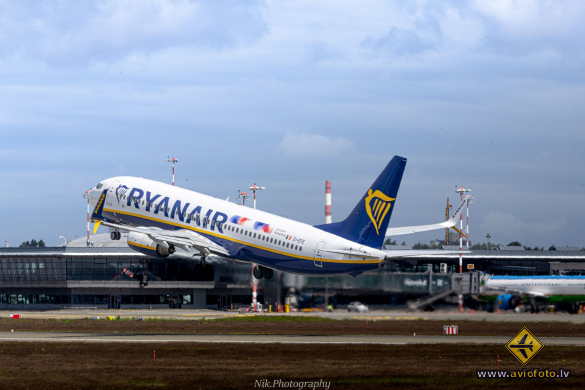 Boeing 737-8AS