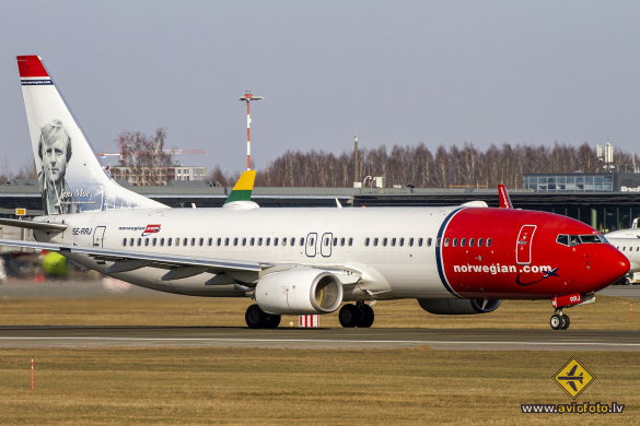 Boeing 737-8JP