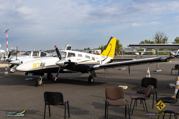 Piper PA-34-220T Seneca V