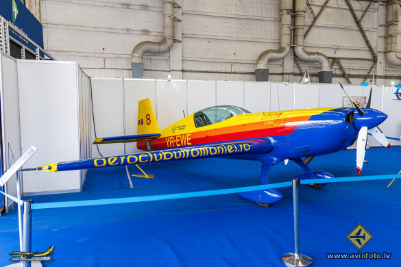 Extra EA-300L