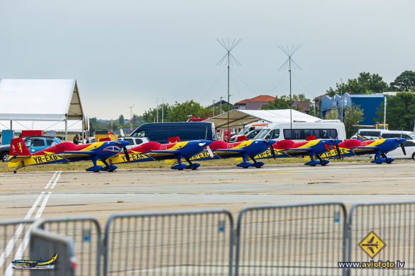 Extra EA-330SC