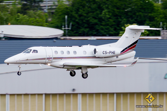 Embraer EMB-505 Phenom 300
