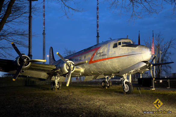 Douglas C-54E Skymaster (DC-4)