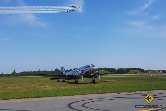 Douglas C-53C Skytrooper (DC-3A)