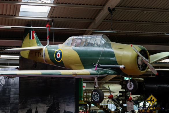 Noorduyn AT-16 Harvard IIB