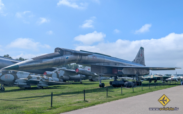Sukhoi T-4